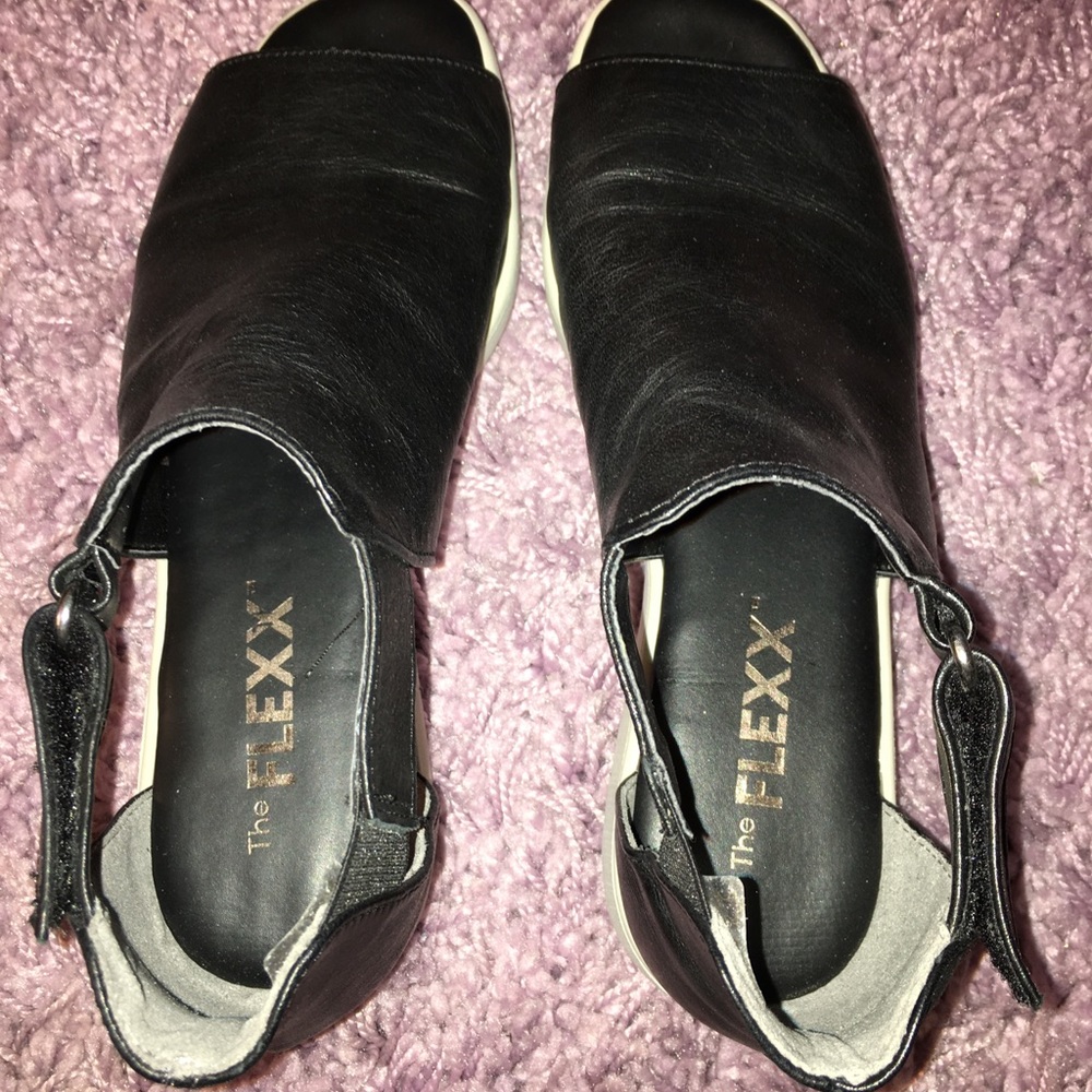 Flexx black and white sandals